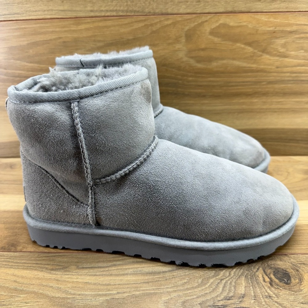 UGG Classic Mini Boot Womens 8 Gray Suede Shearling Sherpa Cozy Fall Winter